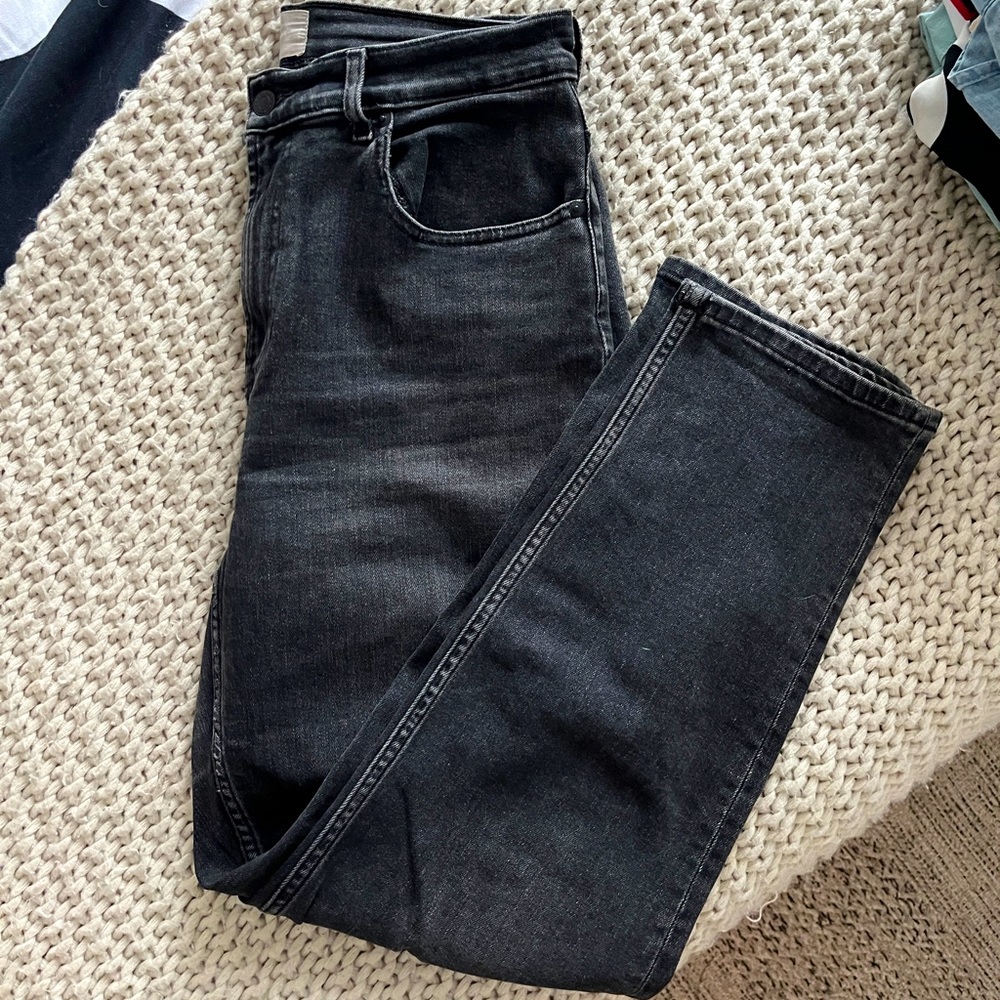 Everlane original cheeky jean / high waist straight- washed black size 30